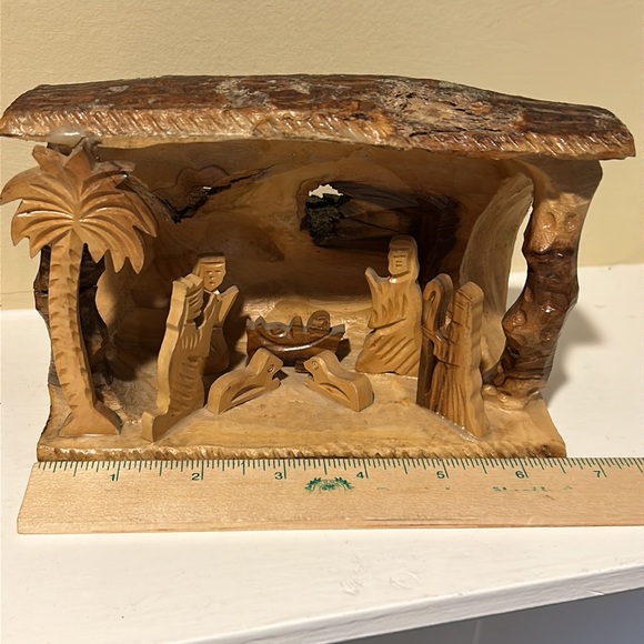 Wood Carved Nativity.  Christmas Decor - Picture 11 of 16
